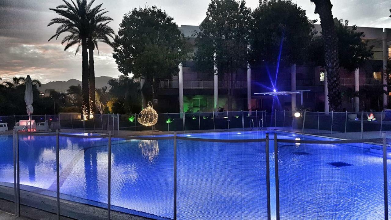 דירת גן פונה לבריכה - Pool Garden View Eilat 아파트 외부 사진